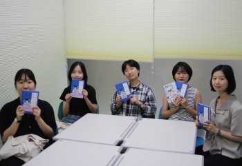Gu-o publishes a folktale adaption novel “The Fairy Did Not Tolerate.” Photo by Joe Hee-young.