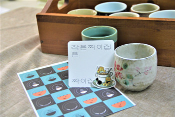Ewha Little Chai House is showcasing characterized stickers and snackslike tapioca pearls that can be eaten together with milk.Photo by Cho Su-hui