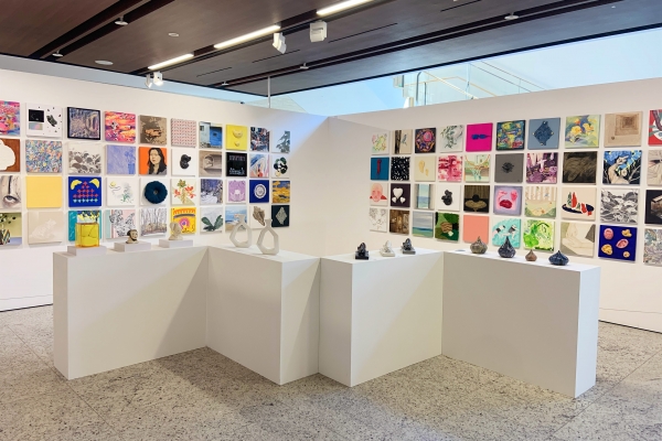 A special exhibition organized by Ewha Medical Center and ECA Center provide opportunities for students and alumni of the College of Art & Design, and appreciation of various works for viewers. Photo by Shen Yu-yan.