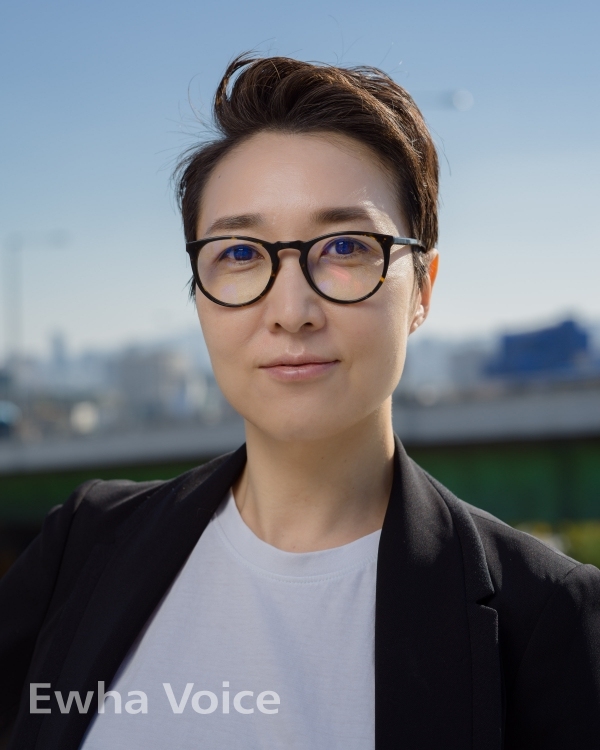 Kim Jin-ah, the author of the book “I’m Here to Save My Pie, Notto Save Humanity” shares her experience regarding equal pay.Photo provided by Kim Jin-ah
