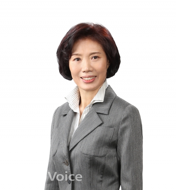 Professor Kang Hye-ryun has worked as a professor of Business Administration at Ewha School of Business for 27 years.Photo provided by Professor Kang Hye-ryun