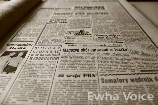 Campus newspapers have been the source of information for universitystudents throughout history.Photo provided by Public Domain Pictures from Pixabay