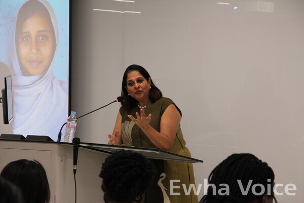 Dr. Pia Rebello Britto provides insight for students in the field of education and gender equality. Photo by Hyung Jungwon