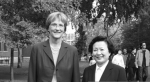 Ewha president Lee Bae-young (right) poses with the newly sworn-in President Drew Giplin Faust, the first female president in Harvard's history.