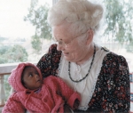 Bertha Holt holds a child in India, 1944. Like Bertha, many university students today share their passion with the orphans by doing voluntary work.
- Phot provided by HCS