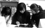 Photo provided by Choi Jung-a.  
A Rotaract club member is teaching English to her students at Sun Duk Won.