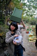Lee poses with the seeds of wheat which she planted at a garden in Korea University last October.