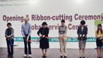 Ewha President Kim Sun-uk, faculty, and students are cutting the ribbon at the opening ceremony of the Global Service Center at the Ewha Campus Complex B329 on Sept. 28. The Global Service Center will provide services to foreign students, exchange students, and foreign faculty members.