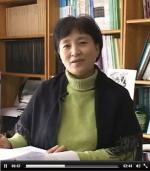 Professor Yi Kyoung-ok (Health Science) explains her syllabus.