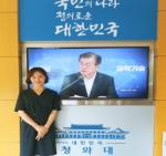 Assistant Secretary to the President for Foreign Press Song Jeong-hwa,
stands beside a monitor at Cheongwadae. Photo by Ahn Chee-young