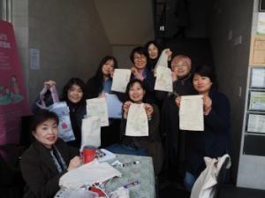 Members of Seoul Hansalim hold the cotton pouches they made. Photo provided by Seoul Hansalim