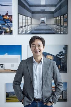 Architect Yoo Hyun-joon, professor at Hongik University, a vocal critic of the architecture in Korea. Photo provided by Yoo Hyun-joon