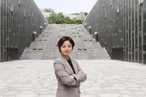 Lawmaker Ryu Ho-jeong stands in front of ECC. Photo by Park Ju-won