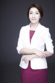 Yoo Eun-jung multitasking her jobs as a psychiatrist, director, counselor, and writer. Photo provided by Yoo Eun-jung.