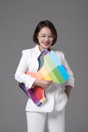 CEO Lee Yoon-seol helps people find their identity through personal colors. Photo provided by Lee Yoon-seol.