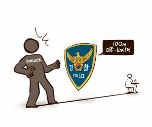 Stalking Crime Penalty Act requires an assailant to maintain at least a 100-meter gap from the victim. Illustrated by Joe Hee-young
