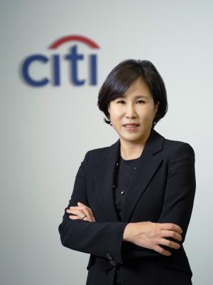Ewha graduate Yoo Myung-Soon became the first female private sector CEO. Photo provided by Yoo Myung-Soon