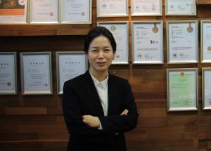 Kim Hyo-jeong is the founder of R&D company Bioara that exports
premium fermented cordyceps extract Bonchowi. Photo by Ahn Hye-jun