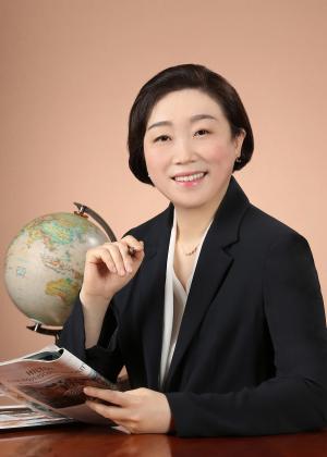 Professor Park Kwi-Cheon explains the problems behind the gender wage gap.Photo provided by Park Kwi-Cheon