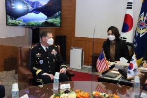 Yun Yeji, an Ewha alumna from the Department of German Language and
Literature, has been serving as a language specialist at the United States
Forces Korea. Photo provided by Yun Yeji
