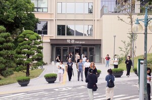 Students return to Hak-gwan in the 2023 fall semester following the completion of its renovations. Photo by Park Ye-eun