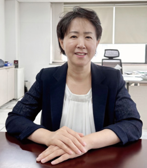 Professor Hyunju Lee discusses the educational aspects of THE BEST blended learning. Photo by Lee Yoonseo