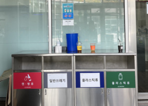 Cleaning staff clears the waste bins in every classroom, office, and hallways. Photo by Lee Soyoon