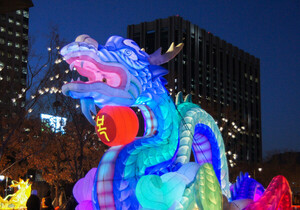 The main attraction at the Lantern Festival was a large model of a blue dragon that drew the attention of all passersby with its vibrant colors and immense size. Photo by Sohn Chae Yoon.