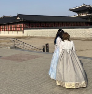 Spring makes it an ideal time for Hanbok rental services and a walk around Hanok Village. Photo by Kim Min-jeong